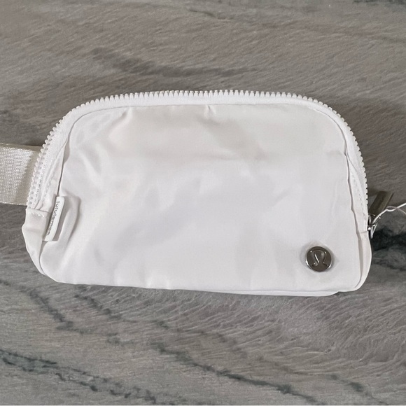 Lululemon White Everywhere Belt Bag. - Picture 5 of 16